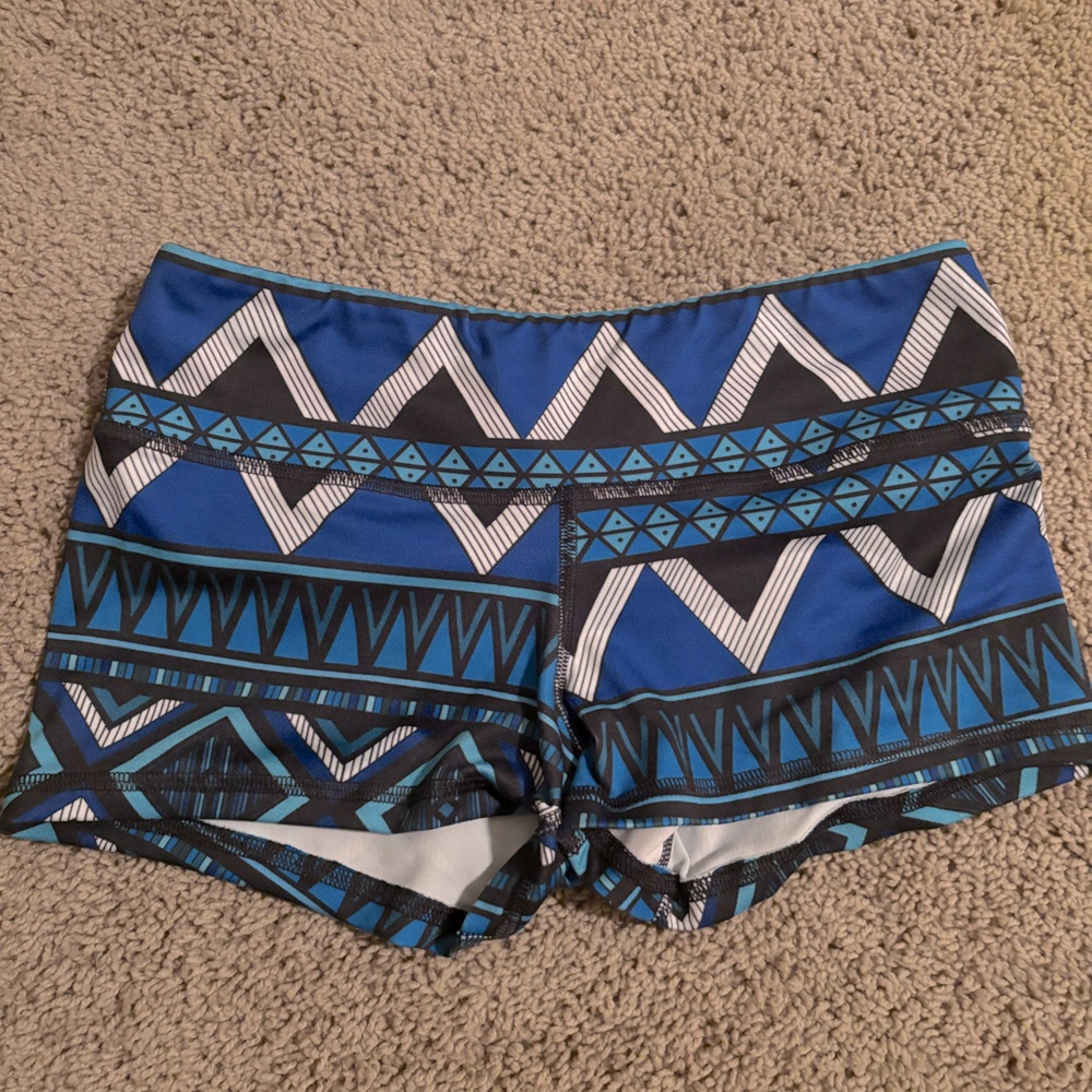 Fleo shorts, small.